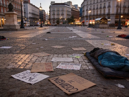 Madrid tenants turn Puerta del Sol into housing camp RUSSPAIN.com