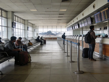 Volcanic ash shuts Jakarta airport, disrupts flights across Indonesia RUSSPAIN.com