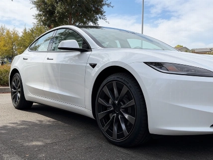 Tesla Model 3 in Spain lands sharper screen and longer range RUSSPAIN.com