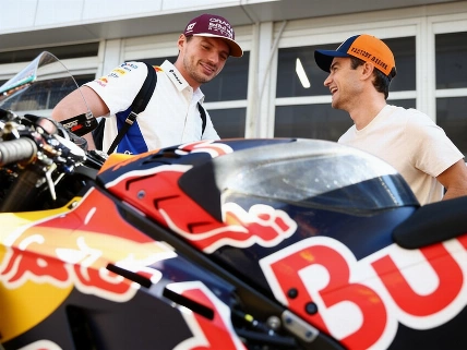 Dani Pedrosa rides Tesla’s driverless Cybercab in Austin RUSSPAIN.com