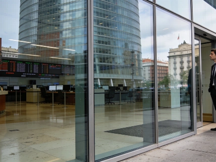 Spain’s Deal Market Shrinks 25% Under Sánchez RUSSPAIN.com