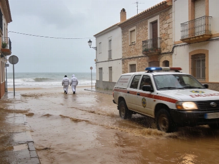 Floodwater traps Oliva residents as rescue teams respond RUSSPAIN.com