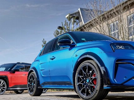 Alpine A290 GTS vs Mini Aceman SE: Electric Hot Hatches Face Off RUSSPAIN.com
