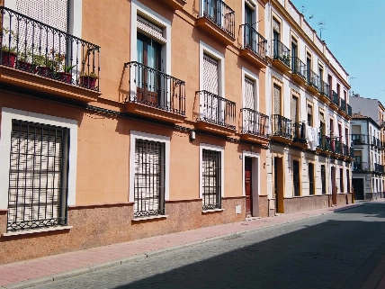 PSOE leaders urge Sánchez to call early elections amid housing unrest RUSSPAIN.com