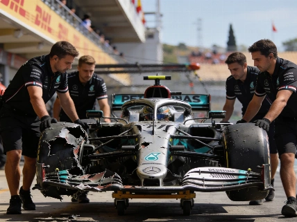 Hamilton's car heavily damaged in Madring crash RUSSPAIN.com