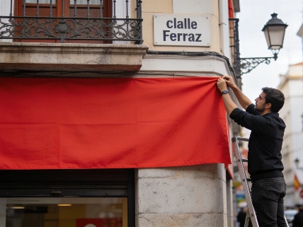 PSOE puts up Milei welcome banner at Ferraz headquarters RUSSPAIN.com
