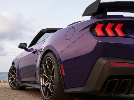 Ford Unveils Its Most Powerful Mustang Convertible Ever: 806 HP Dark Horse SC RUSSPAIN.com