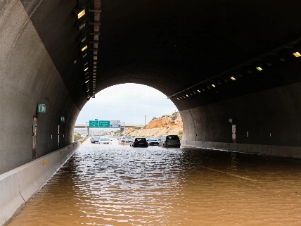 Five cars remain inside flooded AP-7 tunnel in Alicante RUSSPAIN.com
