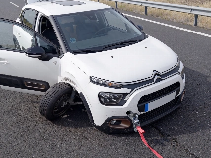 A-5 pursuit ends after stolen car hits Guardia Civil vehicles RUSSPAIN.com