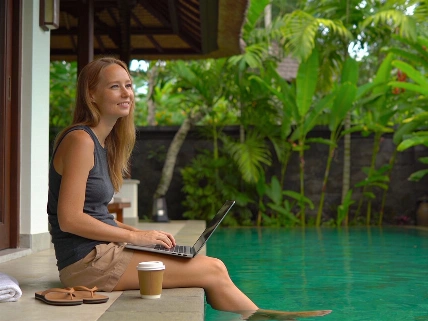 Spanish digital nomads trade Spain for Bali’s lifestyle upgrade RUSSPAIN.com