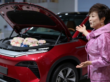 BYD Atto 8 opens its 136-litre frunk with two knocks RUSSPAIN.com