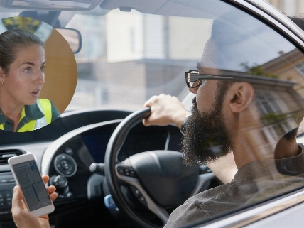 Guardia Civil Officer Warns: Mobile Addiction Behind Spain’s Road Dangers RUSSPAIN.com