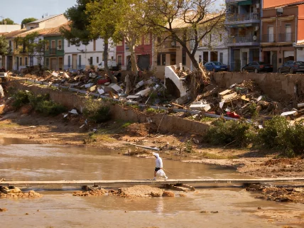 Why Most Rescue Workers Did Not Participate in Flood Recovery in Chiva RUSSPAIN.com