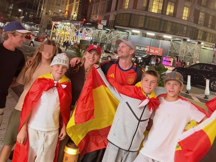 Elsa Pataky Misses World Cup Final After Flight Diversion RUSSPAIN.com