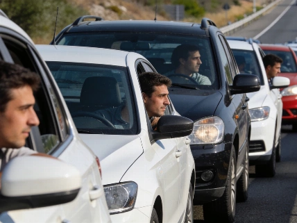 Driver curiosity stalls Spanish highways with phantom jams RUSSPAIN.com