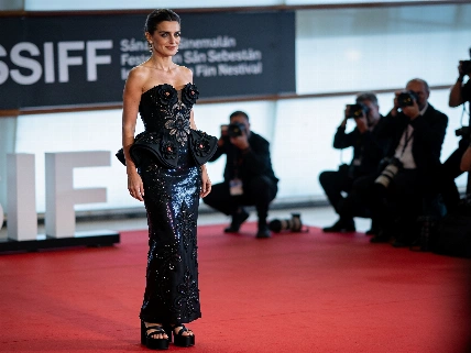 Penélope Cruz brings two films and two distinct looks to San Sebastián RUSSPAIN.com