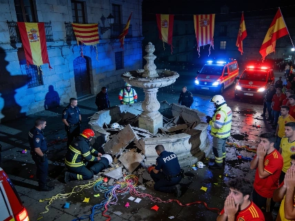 Thirteen-Year-Old Dies in Fountain Collapse During World Cup Celebrations in Salamanca RUSSPAIN.com
