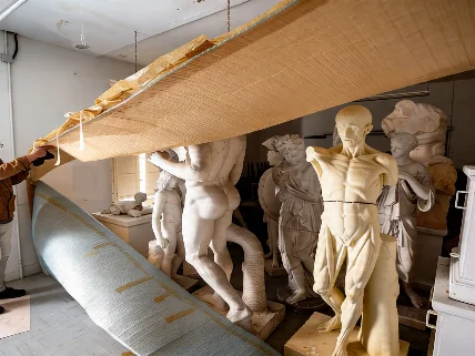Authorities failed to agree on the fate of the palace, but the artist offered his own plan RUSSPAIN.com
