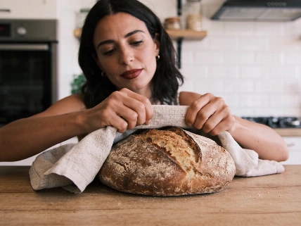 Spanish Baker Shares the Key to Keeping Bread Fresh for Days RUSSPAIN.com