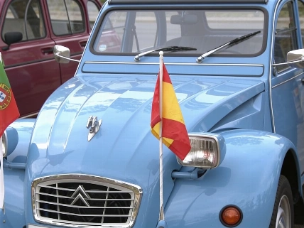 Classic car rally blurs the border between Extremadura and Alentejo RUSSPAIN.com