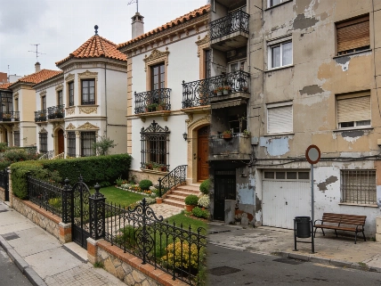 Spain’s income map shows a sharp divide between neighbourhoods RUSSPAIN.com