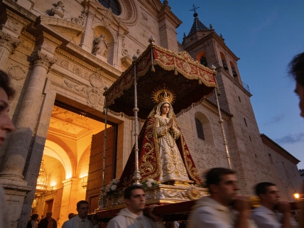 Granada's Patroness Leaves the Cathedral to Cheers RUSSPAIN.com