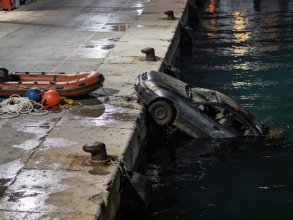 Two Women Die as Car Plunges Into Sea at Algeciras Port RUSSPAIN.com