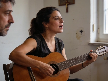 Amaral turns Maricarmen’s eviction into a song of grief RUSSPAIN.com