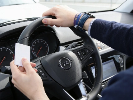 Spain Prepares for Digital-Only EU Driving Licence by 2028 RUSSPAIN.com