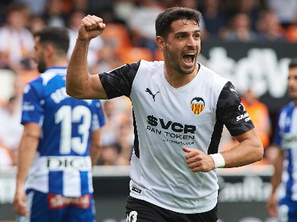 Valencia ends losing streak with late win at Mendizorroza RUSSPAIN.com