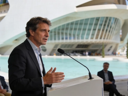 Feijóo pledges smaller government and IRPF exemption RUSSPAIN.com