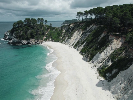 Northern Spain’s Coolest Beaches: Where to Escape the Summer Heat RUSSPAIN.com