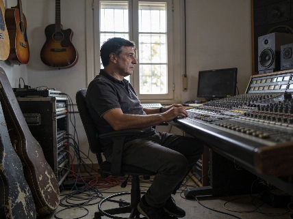 Frank Gálvez, Influential Figure in Spanish Indie Pop, Dies at 49 RUSSPAIN.com