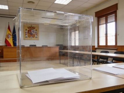 Milei accuses Sánchez of using citizenship for electoral gain RUSSPAIN.com