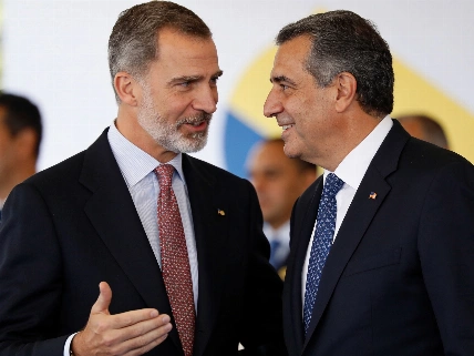 Minister Puente Condemns King's Photo with Javier Negre as 'Ignominy' RUSSPAIN.com