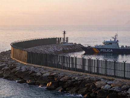 Morocco stops renewed mass-entry attempt toward Ceuta and Melilla RUSSPAIN.com