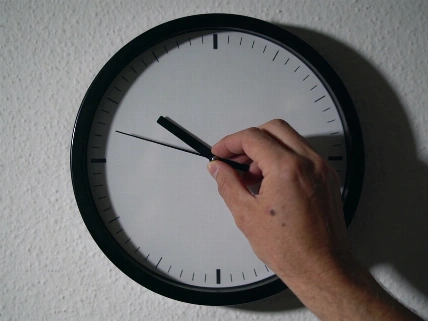 Spain Keeps Seasonal Clock Changes on the Calendar Through 2031 RUSSPAIN.com