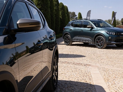 Dacia Sandero Stepway hybrid 155: Spain’s most affordable hybrid hits the road RUSSPAIN.com