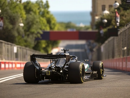 Russell holds off Verstappen in Baku thriller as Sainz returns to points RUSSPAIN.com