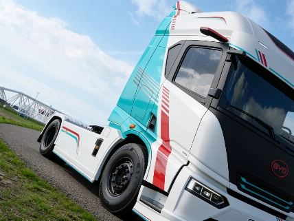 BYD ETT 44 electric truck charges in twenty minutes with 651 kWh battery RUSSPAIN.com
