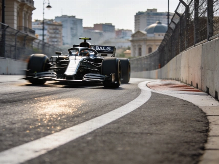 George Russell takes pole as Carlos Sainz starts ninth in Baku RUSSPAIN.com