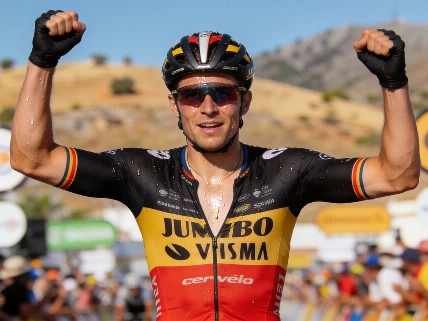 Van Aert wins bruising Vuelta stage as crashes thin the field in Granada RUSSPAIN.com
