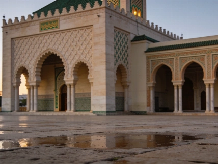 Moroccan king's Paris residences draw criticism after earthquake RUSSPAIN.com