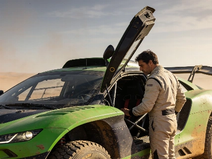 Fernando Alonso Sets Aston Martin Dakar Return for 2027 RUSSPAIN.com