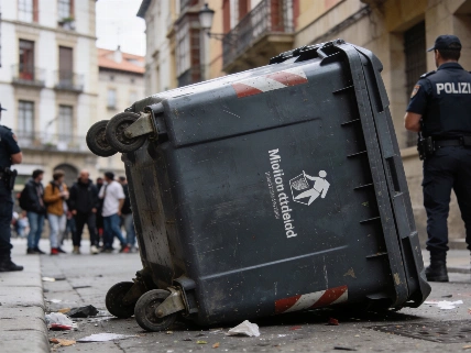 Protesters block exits at Abascal rally in Maó RUSSPAIN.com