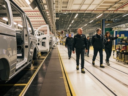Renault pushes Spanish-made hybrids to rival Toyota in reliability RUSSPAIN.com