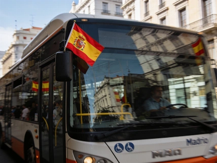 Madrid EMT buses fly Spanish flags for National Day RUSSPAIN.com