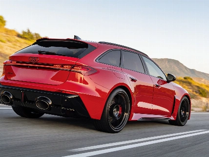 Audi RS 5 Plug-In Hybrid Takes On BMW M3 and AMG C 63 RUSSPAIN.com