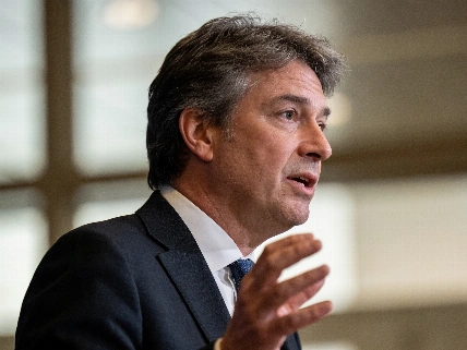 Government to revive housing decrees without cutting protections RUSSPAIN.com