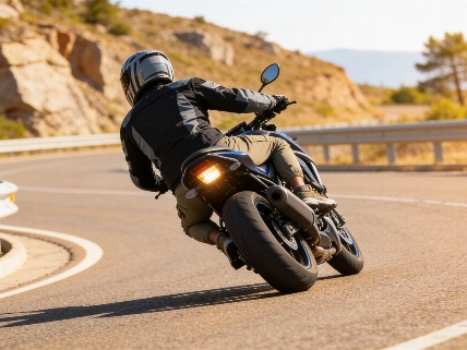Spain introduces sweeping new road rules for cyclists, motorbikes, and e-scooters RUSSPAIN.com